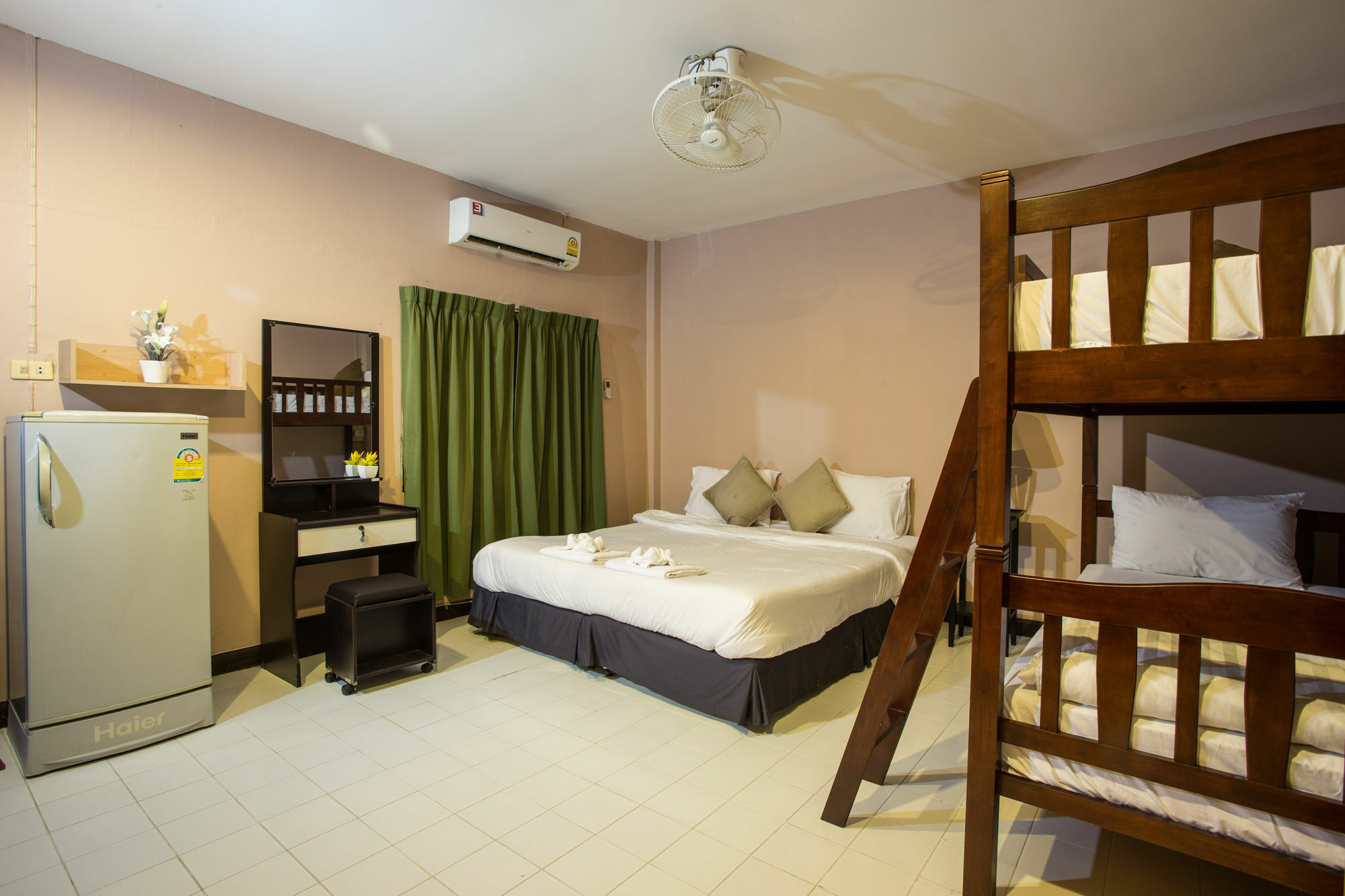 Отель Beachwalk And 3*